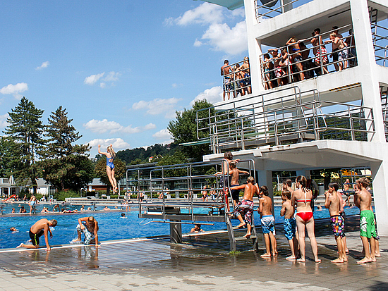 Sprungturm im Geibeltbad Pirna Sprungturm im Freibad
