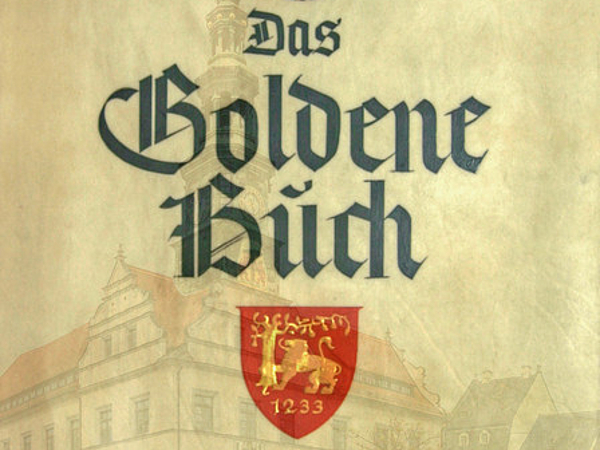 Pirnas Goldenes Buch Titelseite vom Goldenen Buch von Pirna