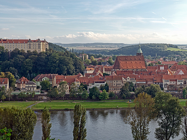 Schloss Sonnenstein und die Altstadt Blick über die Elbe auf Schloss Sonnenstein und die Altstadt von Pirna