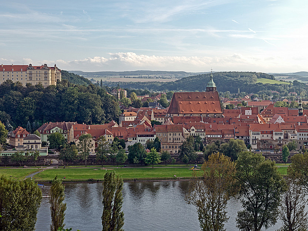 Schloss Sonnenstein und die Altstadt Blick über die Elbe auf Schloss Sonnenstein und die Altstadt von Pirna