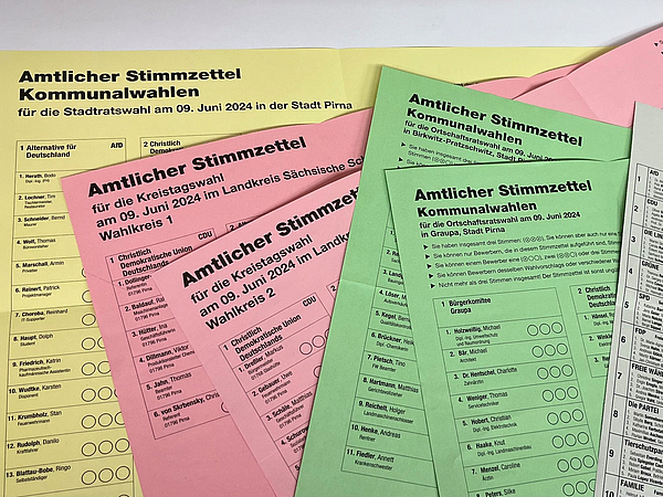 Stimmzettel Wahl 2024 Stimmzettel der Europa- und Kommunalwahl in Pirna 2024