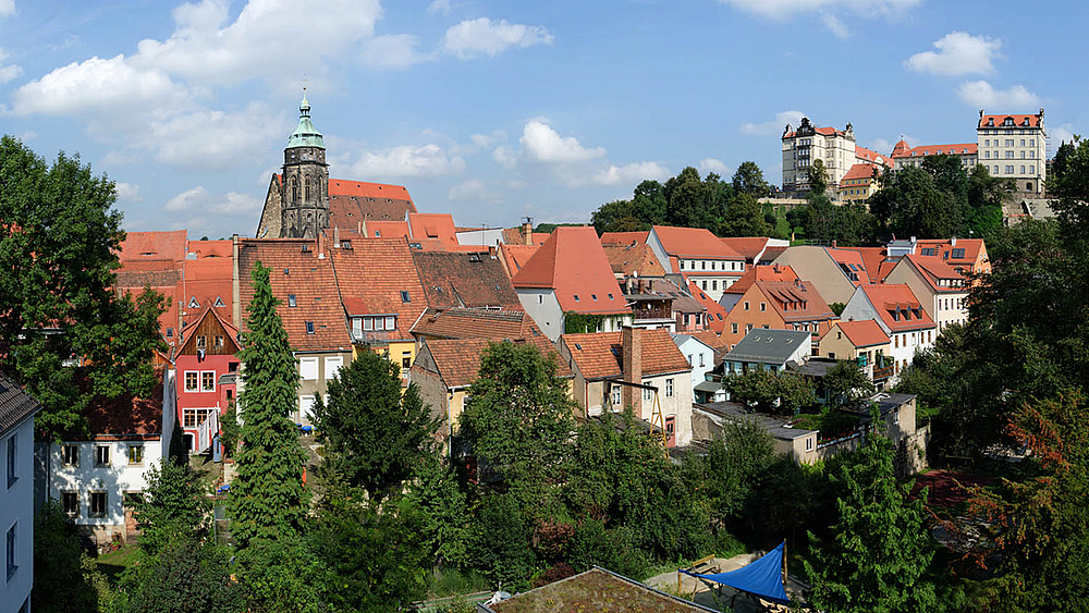 Schloss Sonnenstein oberhalb der Pirnaer Altstadt Marienkirche und Schloss Sonnenstein
