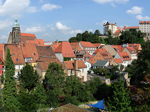 Schloss Sonnenstein oberhalb der Pirnaer Altstadt Marienkirche und Schloss Sonnenstein