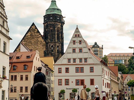 Lebendiges Canalettobild auf dem Markt Pirna Lebendiges Canalettobild auf dem Markt Pirna