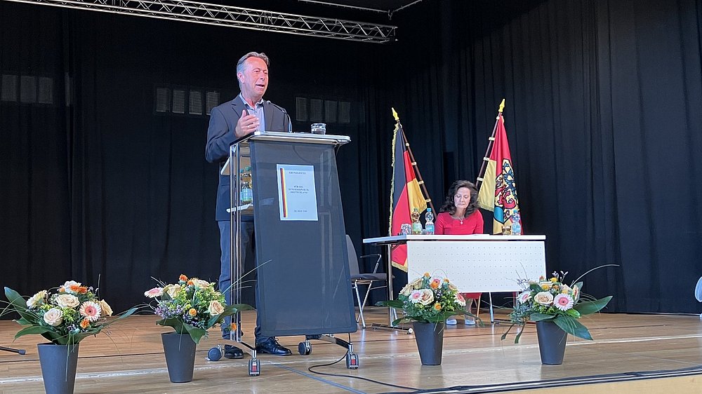 Redner Prof. Bolz bei der Veranstaltung zur Würdigung des Grundgesetzes in der Herderhalle