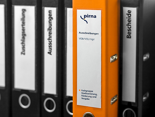 Ausschreibungen Ordnerrücken mit Aufschrift "Ausschreibungen"