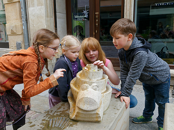Speielerisch die Stadt erkunden Murmelbahn aus Sandstein