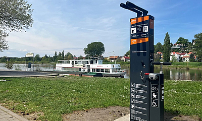 Fahrradservicestation Servicestation zur Reparatur von Fahrrädern in der Nähe des Elbeparkplatzes
