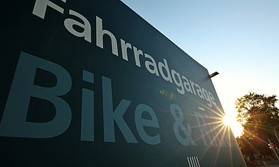 Fahrradgarage Bike & Ride Seitenansicht der Fahrradgarage Pirna