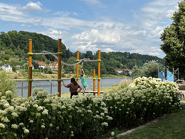 Steinladeplatz Spielplatz am Elbufer in Pirna