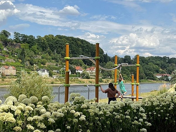 Spielplatz am Elbufer in Pirna