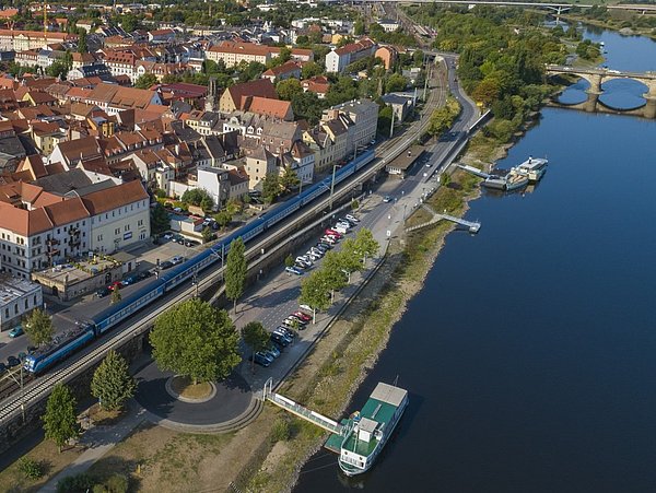 Vogelperspektive von Pirna mit seinen Verkehrswegen