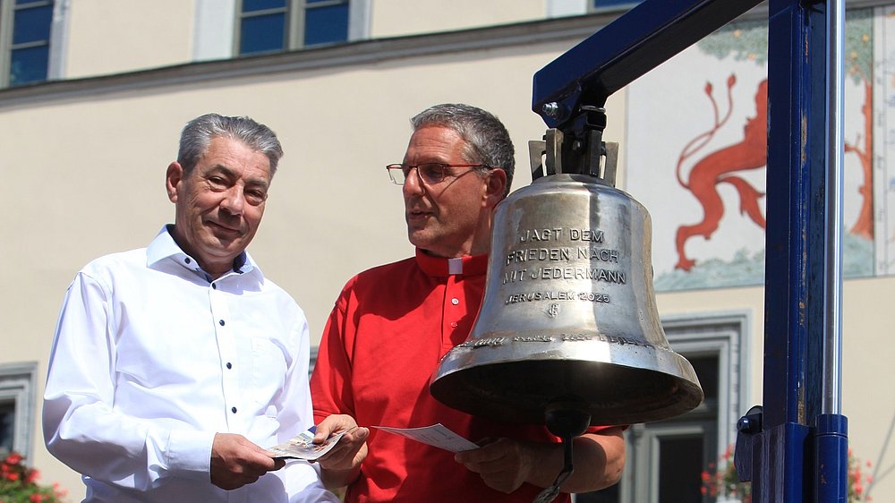 Friedensfahrt (Pferdetreck) macht Halt in Pirna und werden durch OB begrüßt