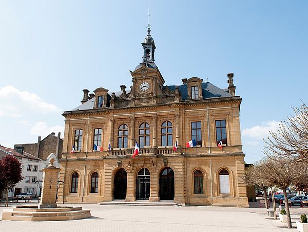 Rathaus von Longuyon Das Rathaus von Pirnas Partnerstadt Longuyon in Frankreich
