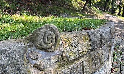 Schatzsucherpfad am Schlossberghang – Steinschnecke