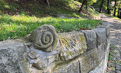 Schatzsucherpfad am Schlossberghang – Steinschnecke