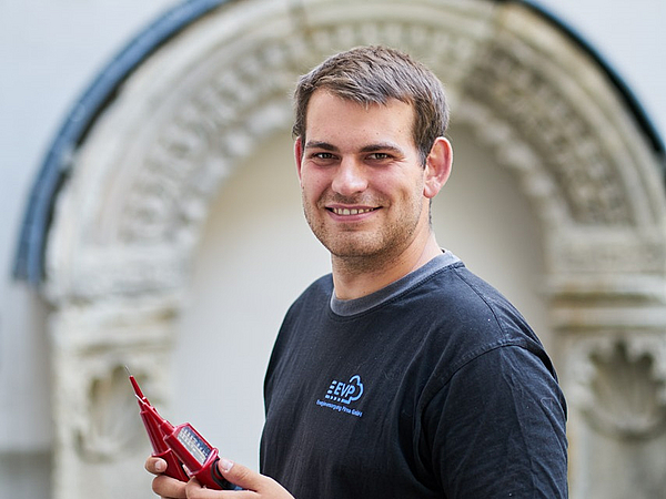 Auszubildender Mechatroniker Auszubildender Mechatroniker der Stadtwerke Pirna GmbH