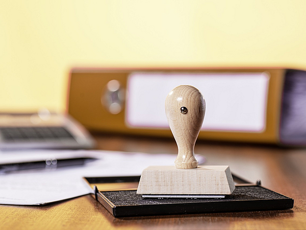 Bekanntmachungen Stempel mit Stempelkissen