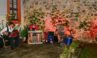 Live-Musik zur Hofnacht Band im Hof