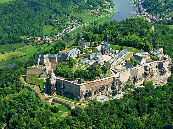 Festung Königstein aus der Luft Die Festung Königstein in der sächsischen Schweiz