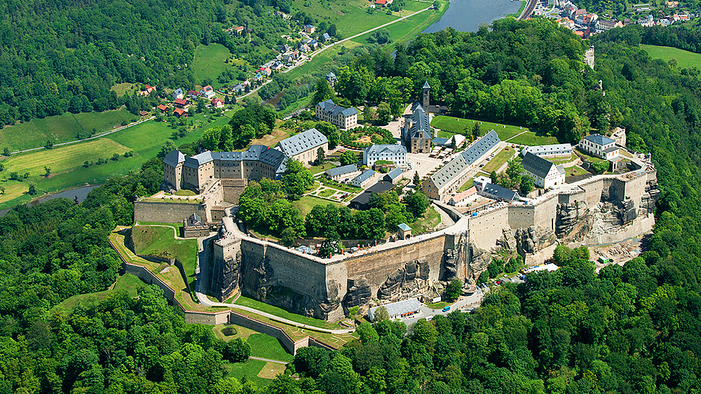 Festung Königstein aus der Luft Die Festung Königstein in der sächsischen Schweiz